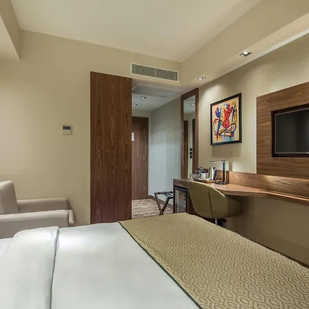 - Lara By Ihg Otel 5*
